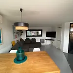 T3 Confort Avec Clim Et Wifi, Terrasse, 300m Commerces, A Proximite, Parking Prive - Fr-1-81-623 * Le Barcarès